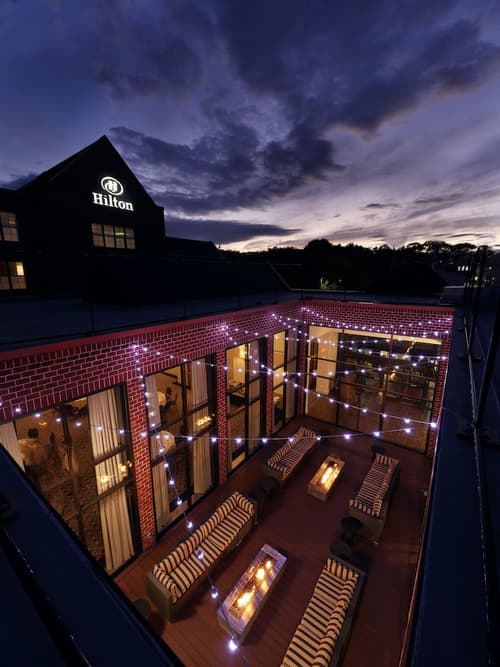 Hilton Mystic, Courtyard