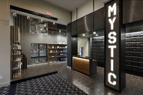 Hilton Mystic, Reception