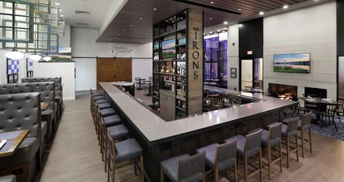 Hilton Mystic, Restaurant