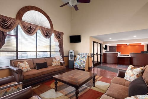 Howard Johnson by Wyndham Williams, Lobby