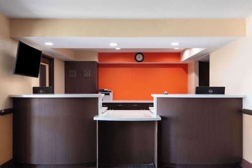 Howard Johnson by Wyndham Williams, Lobby