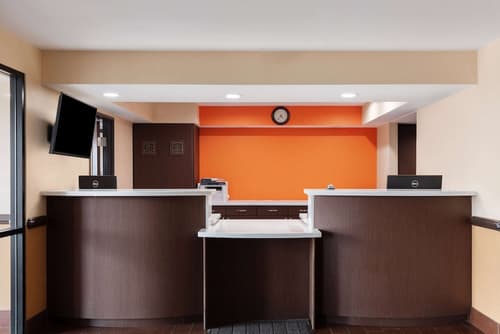 Howard Johnson by Wyndham Williams, Lobby