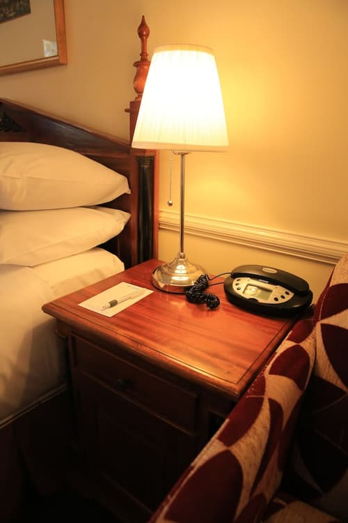 Twin Towers Inn, Room