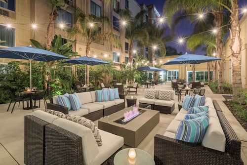 DoubleTree by Hilton Los Angeles - Commerce, Courtyard