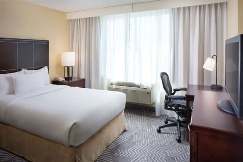 DoubleTree by Hilton Los Angeles - Commerce, Room