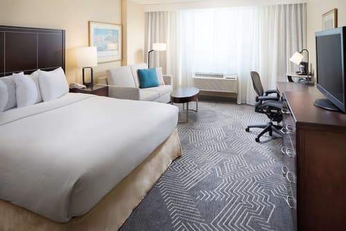 DoubleTree by Hilton Los Angeles - Commerce, Room
