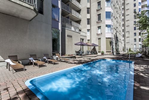 Le Nouvel Hotel, Outdoor pool