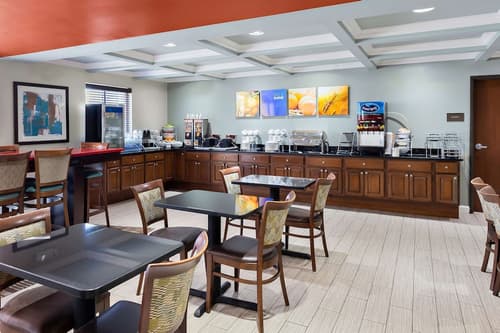 Comfort Inn & Suites Springfield I-55, Breakfast area