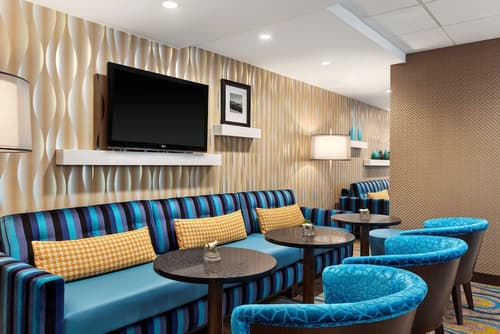 Hampton Inn and Suites by Hilton, Downtown Vancouver, Reception