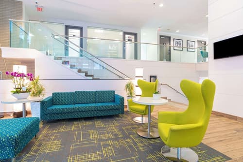 Hampton Inn and Suites by Hilton, Downtown Vancouver, Lobby