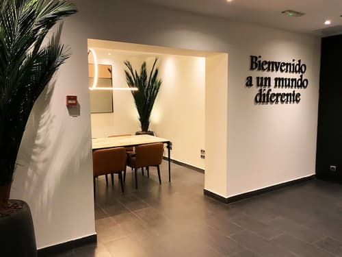 Hotel ILUNION Almirante, Interior entrance