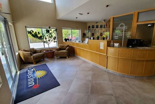 Days Inn & Conference Centre by Wyndham Penticton, Lobby