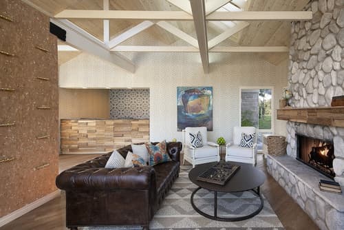 Spyglass Inn, Lobby sitting area