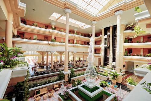 Beyond Kata, Lobby sitting area