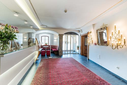 Hotel Mondschein, Reception