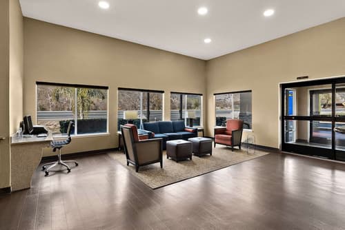 Comfort Inn & Suites Sequoia/Kings Canyon, Lobby