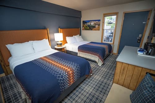 Outbound Mammoth, Room