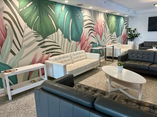 Collins Hotel, Lobby