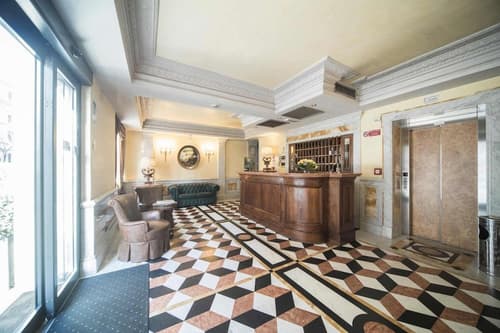 Hotel Donatello, Interior entrance