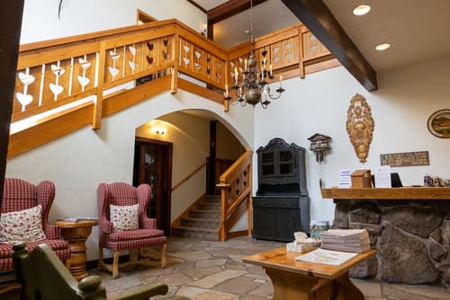 Alpenhof, Interior entrance