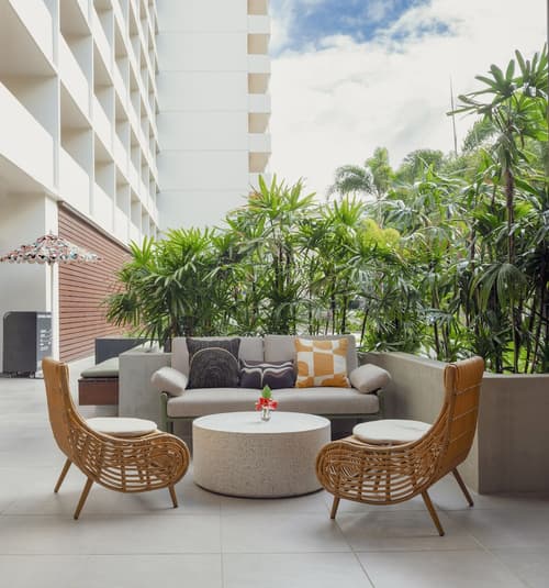 Ambassador Hotel of Waikiki, Tapestry Collection by Hilton, Lobby sitting area
