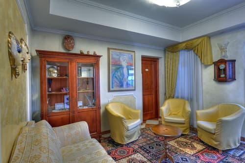 Russo Palace Hotel, Lobby sitting area