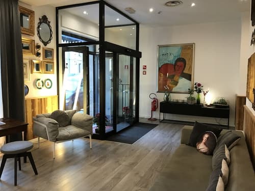 Hotel Bernina, Interior entrance