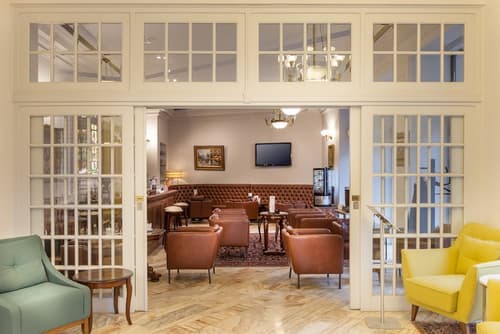 Hotel Capitol, Lobby lounge