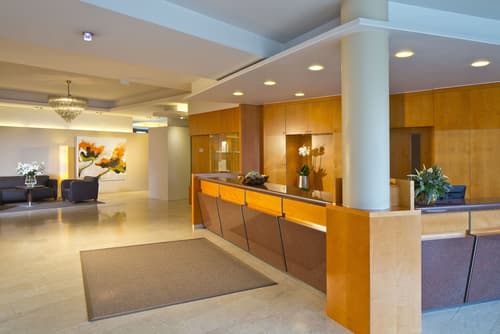 Penz Hotel West, Interior entrance