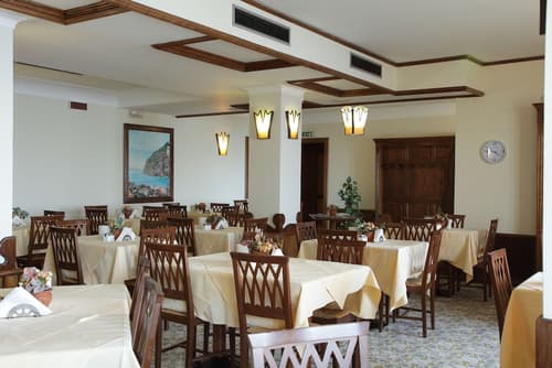 Hotel Mega Mare, Dining