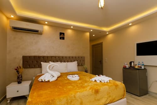 Venus Pyramids Inn, Room