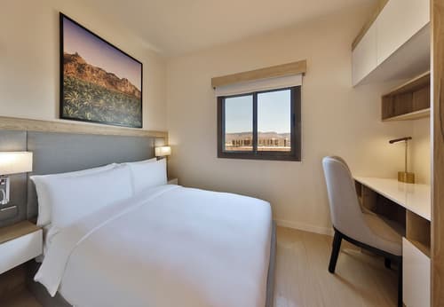 Cloud 7 Residence AlUla, Room
