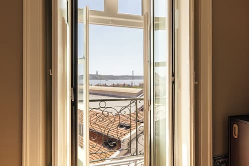 Dare Lisbon River, Primary image