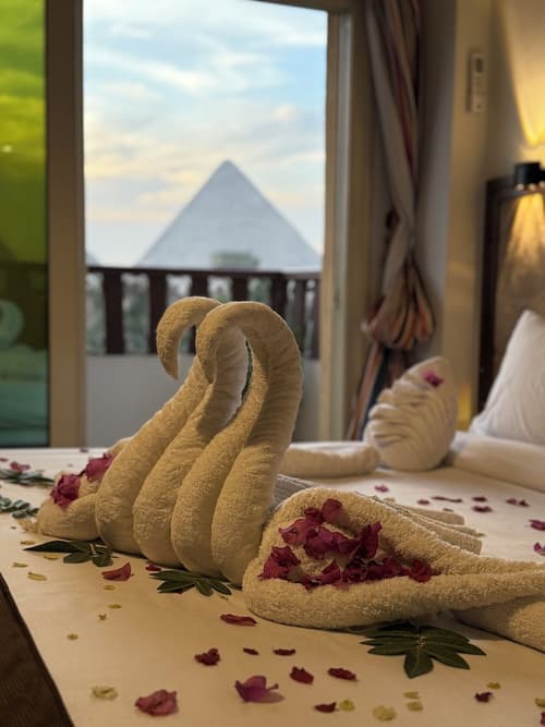 Flower Pyramids Inn, Room