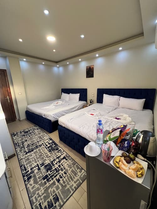 Pyramids Hills View, Room