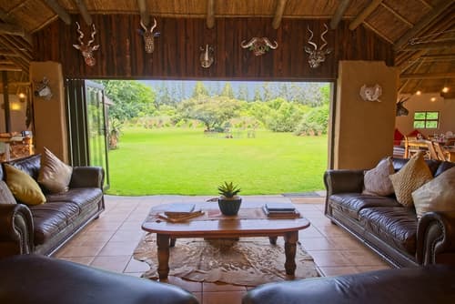 Chrislin African Lodge, Interior entrance