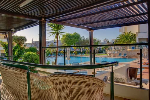 Ourabay Hotel Apartamento, Poolside bar