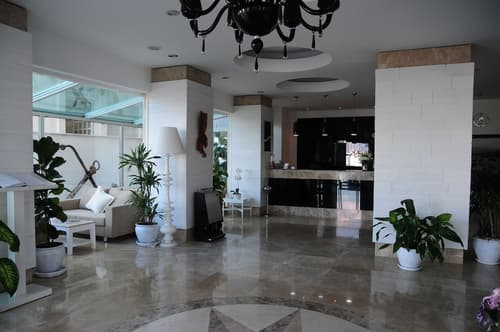 Alesta Yacht Hotel, Reception