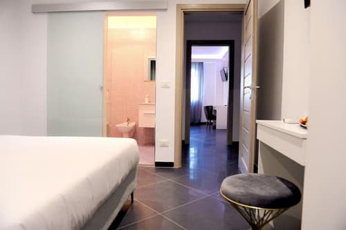 Airport bari deluxe, Room