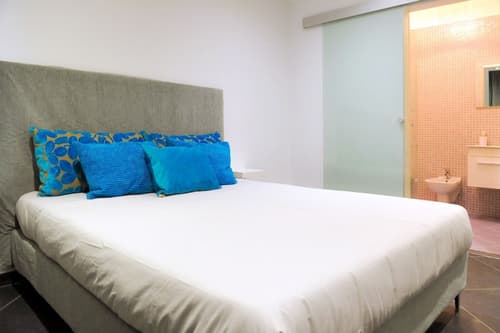 Airport bari deluxe, Room