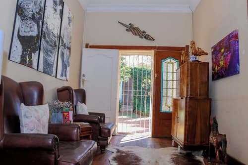 Sunbury bed and breakfast, Interior entrance