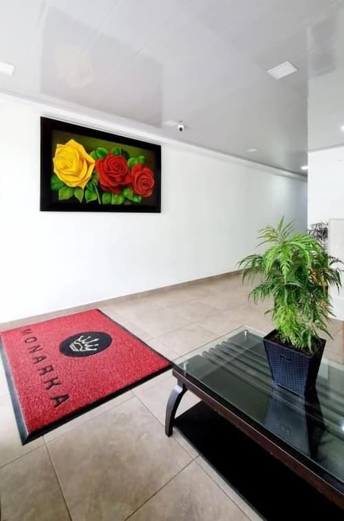 Hotel Monarka, Reception