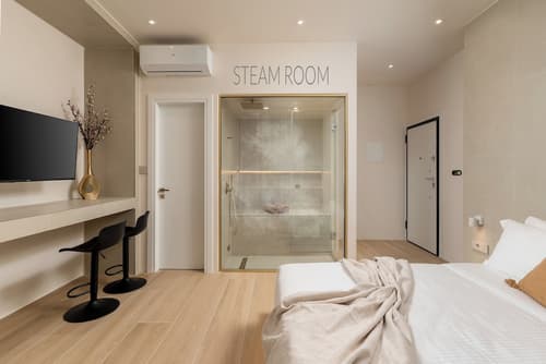 Selected Suites, Room