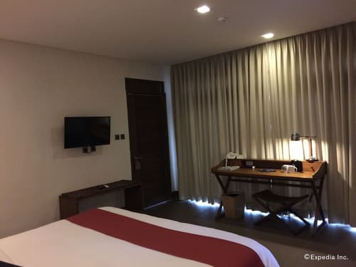 The Funny Lion, Room