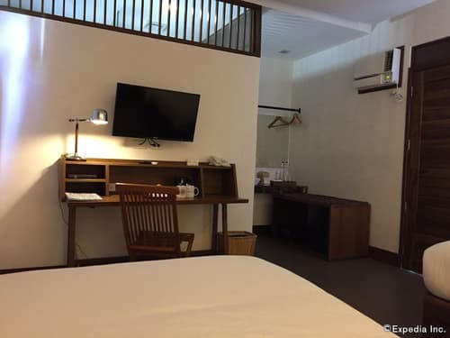 The Funny Lion, Room