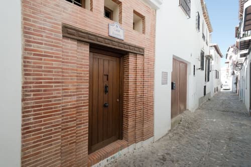 Casa Bombo, Property entrance