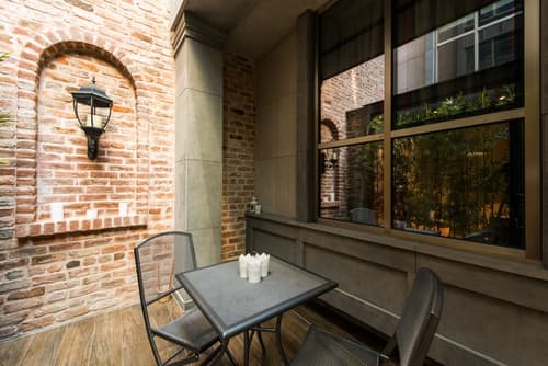 Hotel Favori, Interior entrance