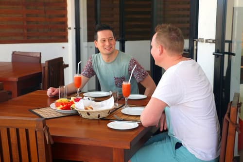 Wellé Wadiya, Dining