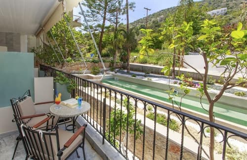 John & George, Balcony