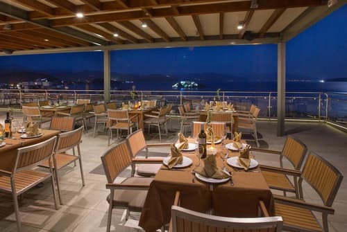 John & George, Dining